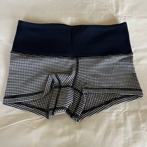 LULU LEMON MINI SPANDEX SHORTS! SIZE 2 BARELY WORN!!